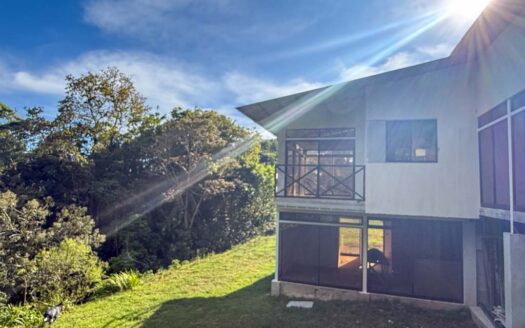 Quinta con construcción a un 65% de avance de obra en residencial de Quintas privado. Corralillo de Cartago. Cod 126016