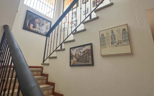 Venta y/o alquiler de casa de lujo de 385 mts de construcción y 724 mts de propiedad en Los Reyes, La Guácima.COD:124946