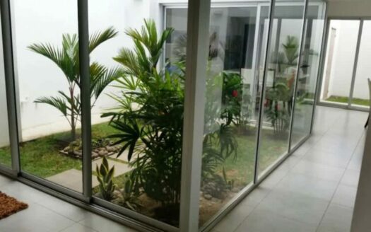 Alquiler Hermosa Casa de 220 m2 en San Rafael de Alajuela, en Condominio con Piscina . COD: 124924