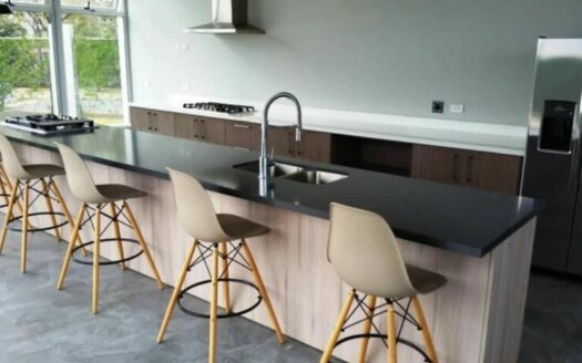 Alquiler Hermosa Casa de 220 m2 en San Rafael de Alajuela, en Condominio con Piscina . COD: 124924