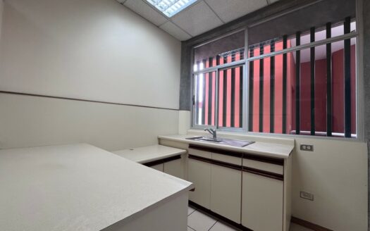 Curridabat: Edificio Comercial en Venta! Ideal Para Oficinas/Centro Medico/ Call Center. #127441