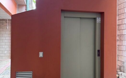 Curridabat: Edificio Comercial en Venta! Ideal Para Oficinas/Centro Medico/ Call Center. #127441