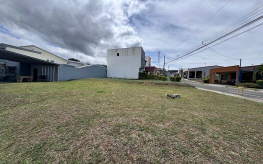 Tres Ríos: Lote Esquinero en Condominio 100% Plano con 245 Metros. #127827