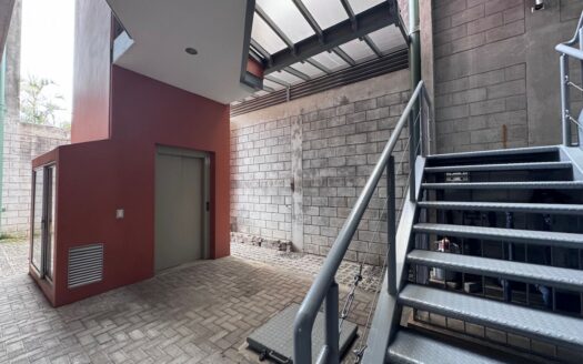 Curridabat: Edificio Comercial en Venta! Ideal Para Oficinas/Centro Medico/ Call Center. #127441