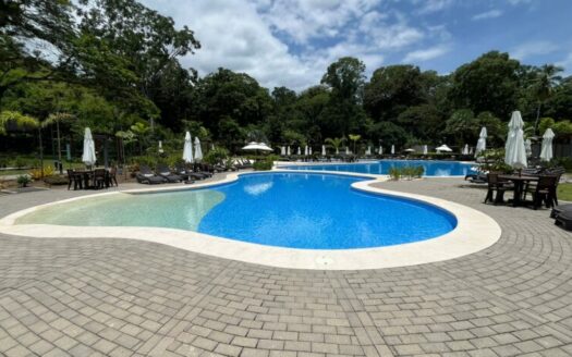 Casa Moderna con Piscina Privada y Entrega Inmediata en Condominio Arenas, Herradura Cod. 147500