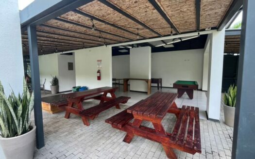 Casa Moderna con Piscina Privada y Entrega Inmediata en Condominio Arenas, Herradura Cod. 147500
