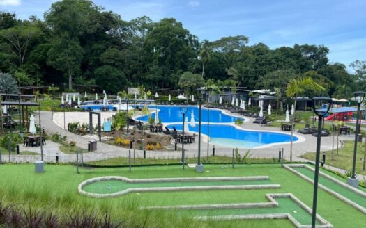 Casa Moderna con Piscina Privada y Entrega Inmediata en Condominio Arenas, Herradura Cod. 147500