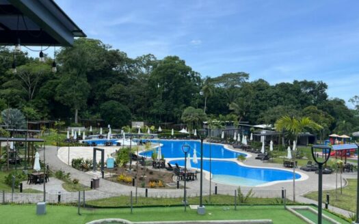 Casa Moderna con Piscina Privada y Entrega Inmediata en Condominio Arenas, Herradura Cod. 147500