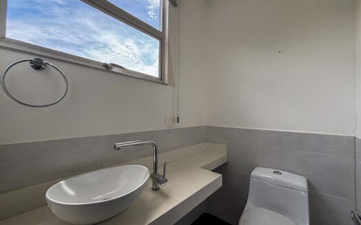 Penthouse en Remate Bancario en Sabanilla, Amplio y con Excelente Ubicación cod.128024