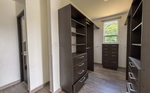 Penthouse en Remate Bancario en Sabanilla, Amplio y con Excelente Ubicación cod.128024