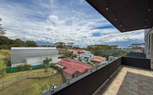 Penthouse en Remate Bancario en Sabanilla, Amplio y con Excelente Ubicación cod.128024