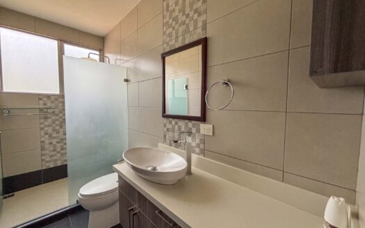 Penthouse en Remate Bancario en Sabanilla, Amplio y con Excelente Ubicación cod.128024