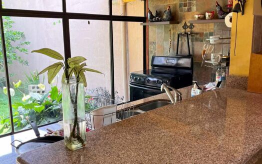 Casa en Alquiler en Santo Domingo, Cerca del Colegio Lincoln con Jardín. Código130172