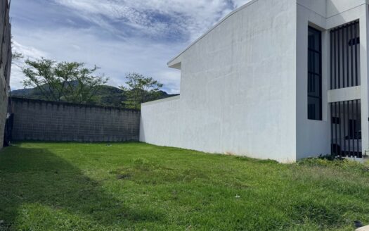 Ayarco Sur: Lote en Condominio Ayarco 385 Plano con 208 Metros. #130466