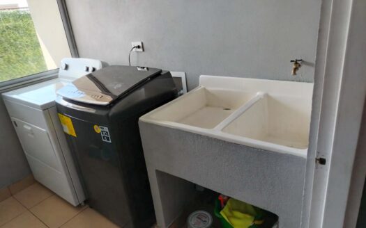 Alquiler Apartamento 2 Habitaciones, Mezzanine, 3 baños. Totalmente Amueblado. Código 130709