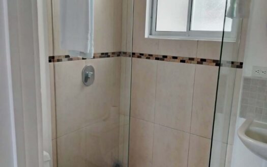 Alquiler Apartamento 2 Habitaciones, Mezzanine, 3 baños. Totalmente Amueblado. Código 130709