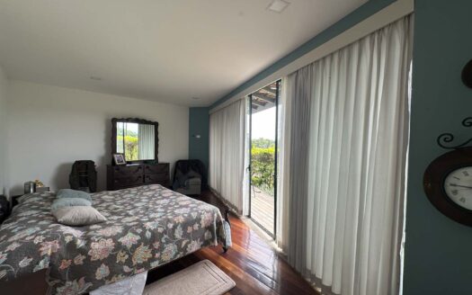 Alquiler de amplia Casa y apartamento $ 4000 en Condominio privado en La Guácima.COD:131471