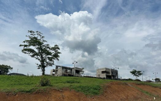 Alquiler de amplia Casa y apartamento $ 4000 en Condominio privado en La Guácima.COD:131471