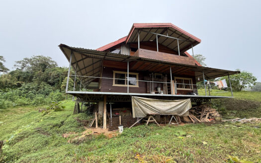 Hermosa Cabaña de Montaña, en Medio del Bosque Nuboso, Rodeado de Flora, Fauna y Paisajes en Cascajal de Coronado COD 131920