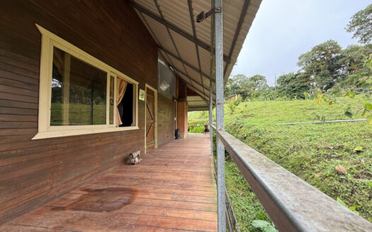 Hermosa Cabaña de Montaña, en Medio del Bosque Nuboso, Rodeado de Flora, Fauna y Paisajes en Cascajal de Coronado COD 131920