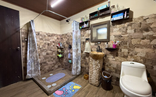 Hermosa Cabaña de Montaña, en Medio del Bosque Nuboso, Rodeado de Flora, Fauna y Paisajes en Cascajal de Coronado COD 131920