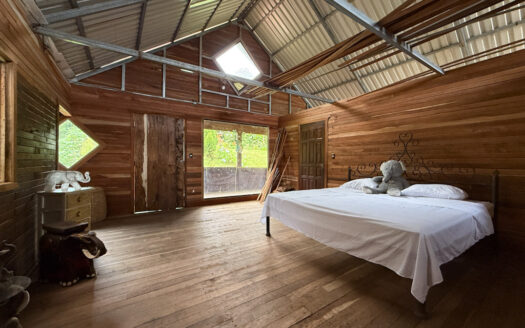 Hermosa Cabaña de Montaña, en Medio del Bosque Nuboso, Rodeado de Flora, Fauna y Paisajes en Cascajal de Coronado COD 131920