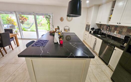 Venta de Casa de 1 planta (Lote: 507 m2.) Ubicada en Ciudad Cariari. 3 hab – 2 baños – 3 parqueos. Cod. 133378