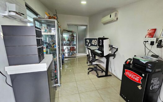 Venta de casa de 2 niveles (2 hab. en primer nivel). Ubicada en Residencial en la Ribera de Belén. (5 hab, 4 baños, 2 parqueos) Cod. 134424