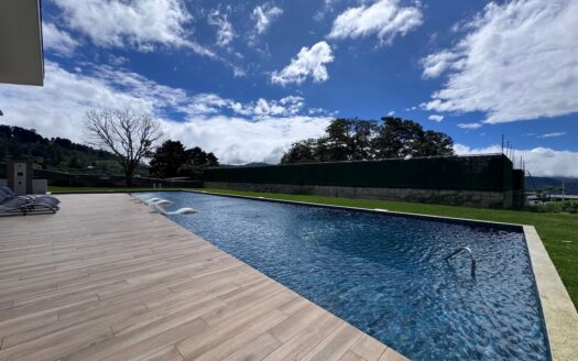 Tres Ríos: Lote Esquinero en Condominio Hacienda Peraz con 239 Metros. #132598