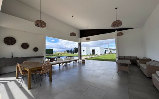 Tres Ríos: Lote Esquinero en Condominio Hacienda Peraz con 239 Metros. #132598