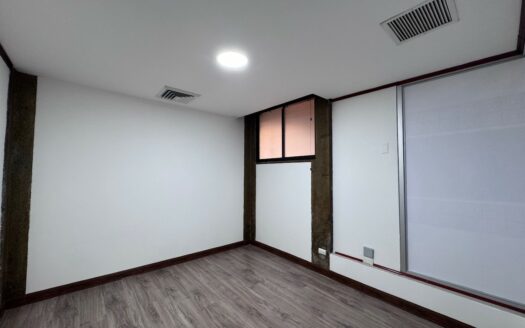 Guayabos de Curridabat: Ubique su Negocio Estrategicamente! Casa con Uso de Suelo Comercial en Alquiler.