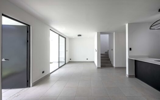 ¡REBAJADA $15.000! Casa Para Estrenar en Venta en El Coyol, Alajuela, en Condominio con Piscinas y Amenidades. COD. 132672