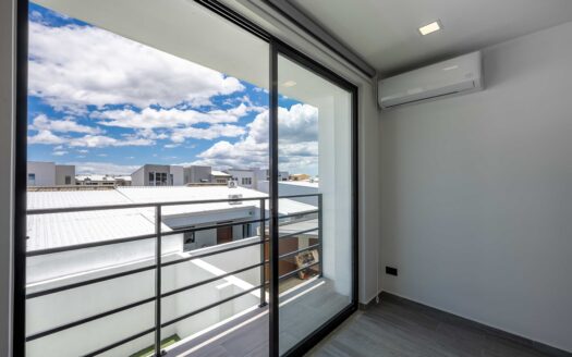 ¡REBAJADA $15.000! Casa Para Estrenar en Venta en El Coyol, Alajuela, en Condominio con Piscinas y Amenidades. COD. 132672