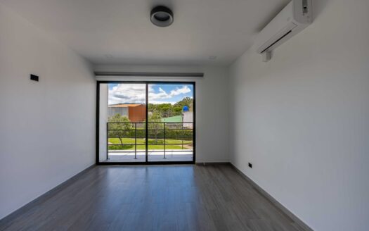 ¡REBAJADA $15.000! Casa Para Estrenar en Venta en El Coyol, Alajuela, en Condominio con Piscinas y Amenidades. COD. 132672