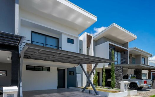 ¡REBAJADA $15.000! Casa Para Estrenar en Venta en El Coyol, Alajuela, en Condominio con Piscinas y Amenidades. COD. 132672