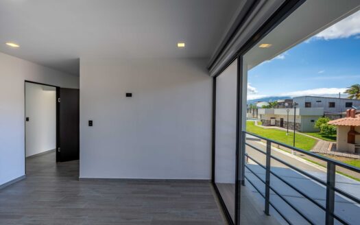 ¡REBAJADA $15.000! Casa Para Estrenar en Venta en El Coyol, Alajuela, en Condominio con Piscinas y Amenidades. COD. 132672