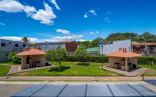 ¡REBAJADA $15.000! Casa Para Estrenar en Venta en El Coyol, Alajuela, en Condominio con Piscinas y Amenidades. COD. 132672