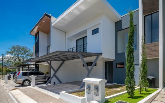 ¡REBAJADA $15.000! Casa Para Estrenar en Venta en El Coyol, Alajuela, en Condominio con Piscinas y Amenidades. COD. 132672