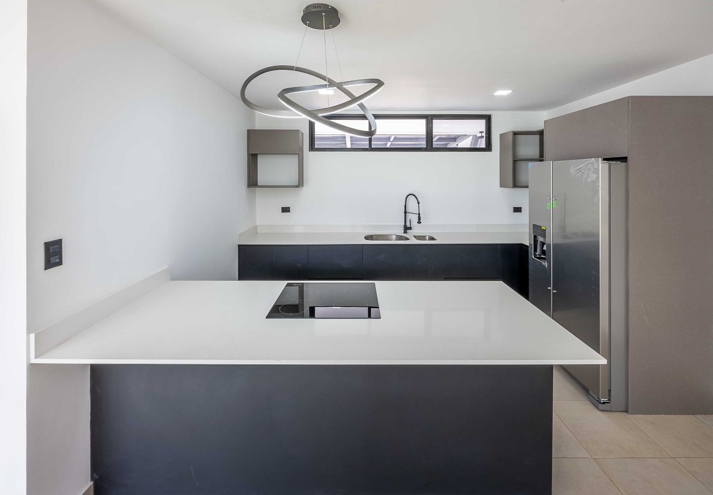 ¡REBAJADA $15.000! Casa Para Estrenar en Venta en El Coyol, Alajuela, en Condominio con Piscinas y Amenidades. COD. 132672