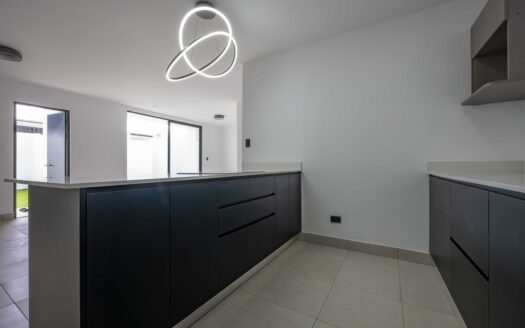 ¡REBAJADA $15.000! Casa Para Estrenar en Venta en El Coyol, Alajuela, en Condominio con Piscinas y Amenidades. COD. 132672