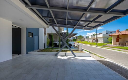 ¡REBAJADA $15.000! Casa Para Estrenar en Venta en El Coyol, Alajuela, en Condominio con Piscinas y Amenidades. COD. 132672