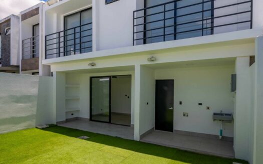 ¡REBAJADA $15.000! Casa Para Estrenar en Venta en El Coyol, Alajuela, en Condominio con Piscinas y Amenidades. COD. 132672