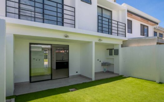 ¡REBAJADA $15.000! Casa Para Estrenar en Venta en El Coyol, Alajuela, en Condominio con Piscinas y Amenidades. COD. 132672