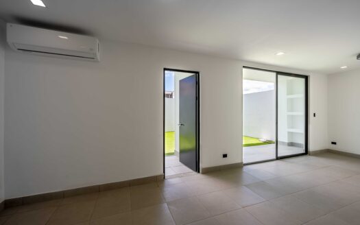 ¡REBAJADA $15.000! Casa Para Estrenar en Venta en El Coyol, Alajuela, en Condominio con Piscinas y Amenidades. COD. 132672