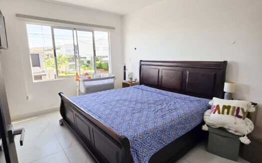 Venta de casa de 2 niveles en Condominio Naos (3 hab – 2.5 baños – 2 parqueos) (Constr.: 195 m2 / LOTE: 124 m2) Ubicado en San Joaquín. Cod. 134408