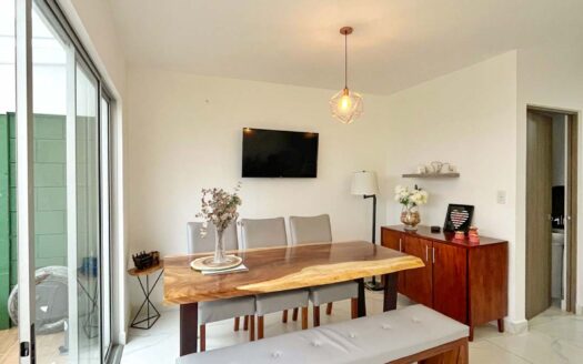 Venta de casa de 2 niveles en Condominio Naos (3 hab – 2.5 baños – 2 parqueos) (Constr.: 195 m2 / LOTE: 124 m2) Ubicado en San Joaquín. Cod. 134408