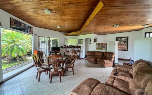 Casa de un nivel en venta en La Uruca con uso de suelo mixto, 780 m² de terreno, ideal para desarrollo o vivienda amplia COD#132756