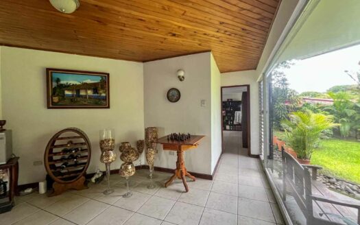 Casa de un nivel en venta en La Uruca con uso de suelo mixto, 780 m² de terreno, ideal para desarrollo o vivienda amplia COD#132756