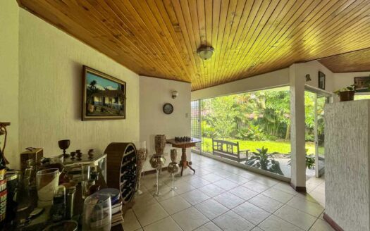 Casa de un nivel en venta en La Uruca con uso de suelo mixto, 780 m² de terreno, ideal para desarrollo o vivienda amplia COD#132756