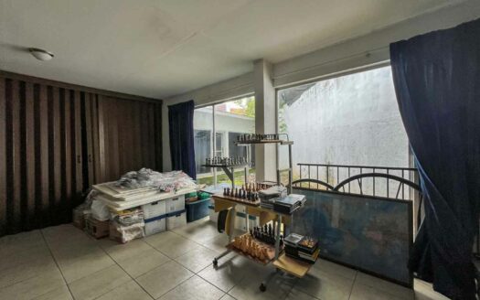 Casa de un nivel en venta en La Uruca con uso de suelo mixto, 780 m² de terreno, ideal para desarrollo o vivienda amplia COD#132756